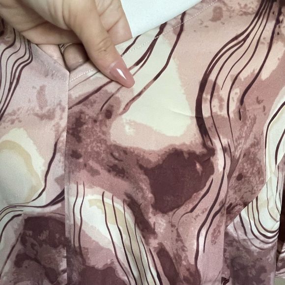 NWT Modern Style V-Neck Tie Front Blouse - Picture 4 of 8